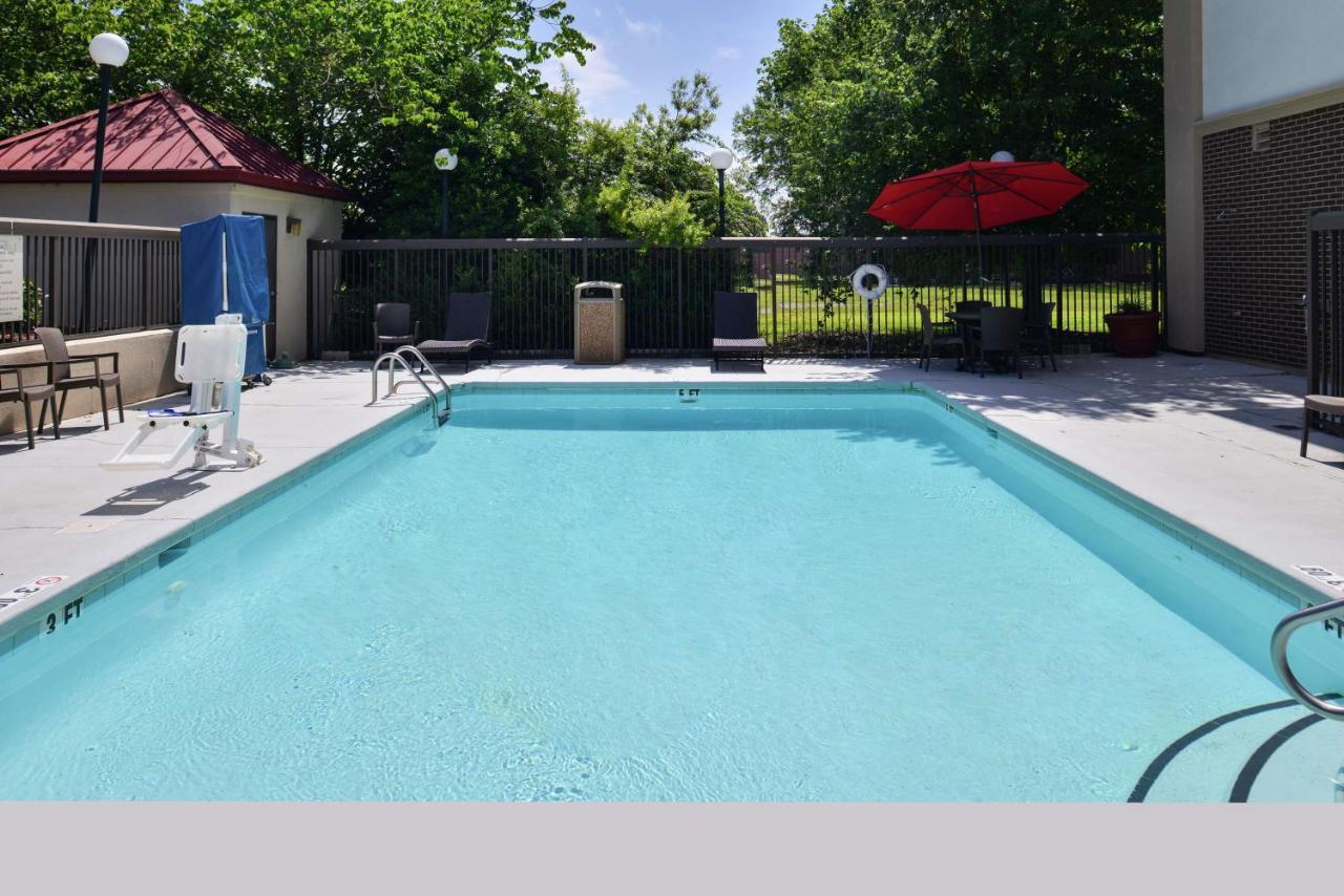 Hampton Inn Greensboro East / Mcleansville Εξωτερικό φωτογραφία